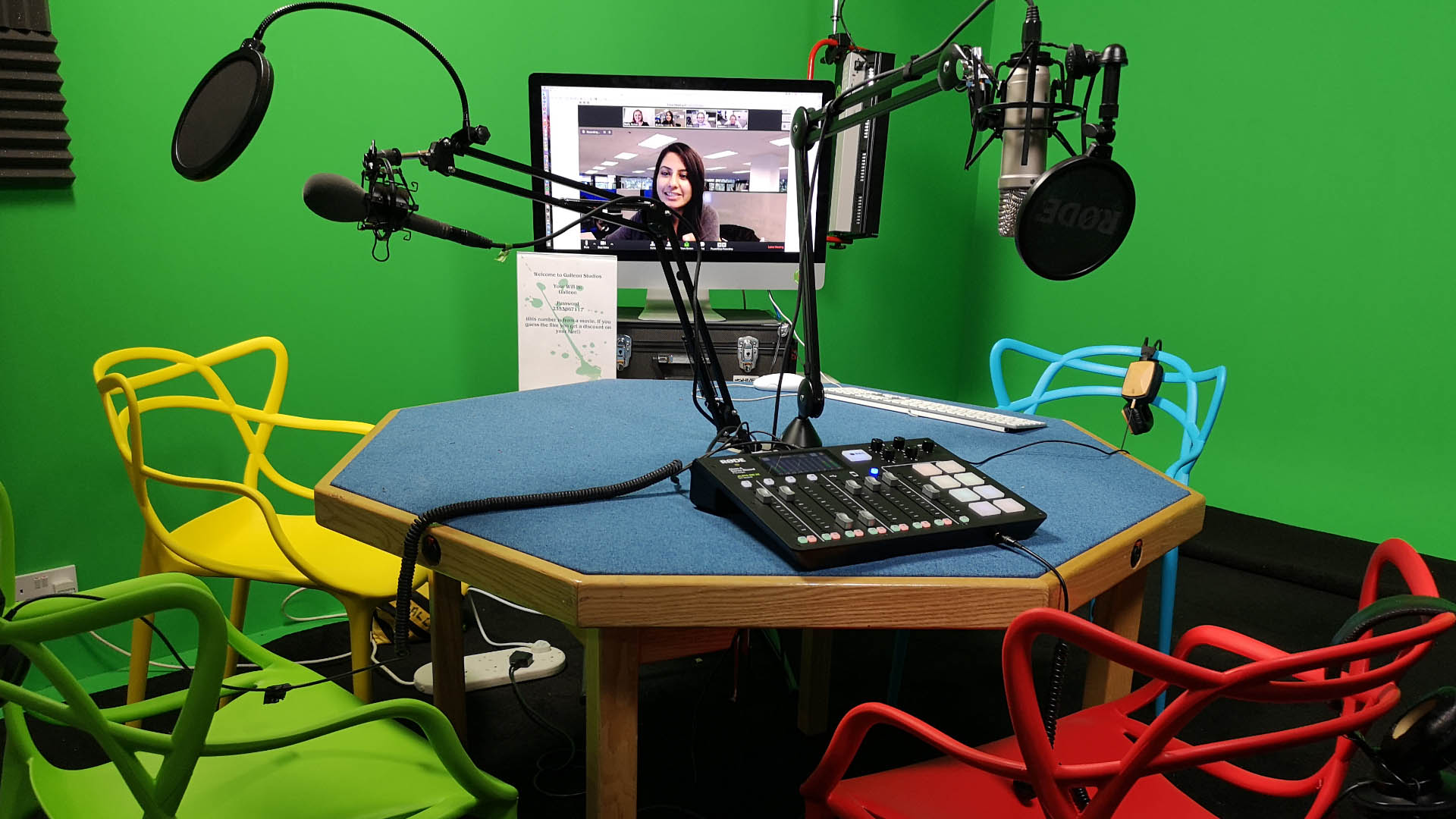 live podcast studio live podcast studio image